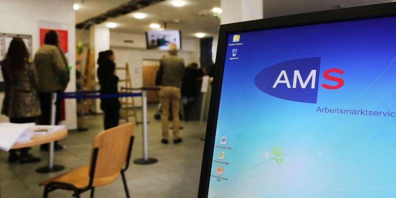 513,000 people unemployed, 485,000 on short-time work