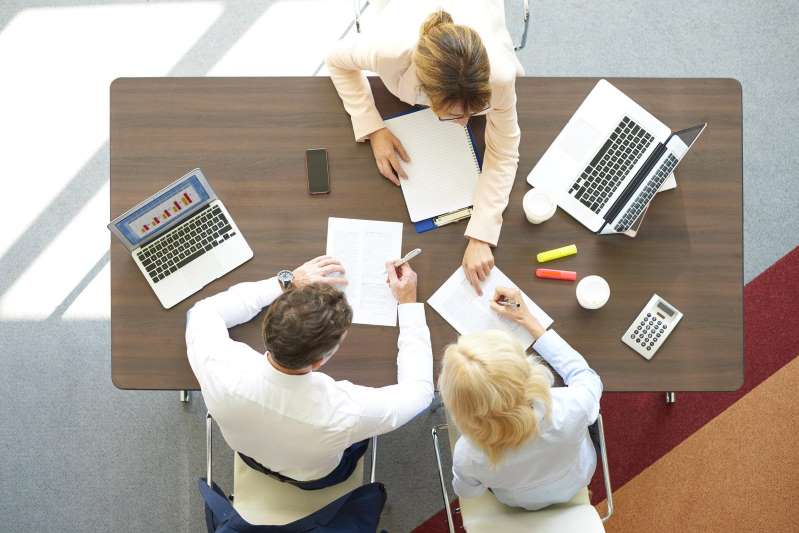 70 percent of bank customers are still looking for their advisor