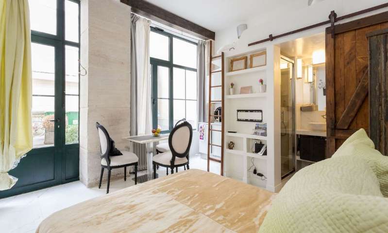 Airbnb survives the crisis better than feared