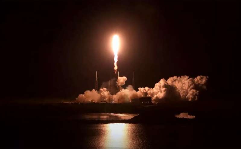 SpaceX rocket launched into orbit with 60 internet satellites