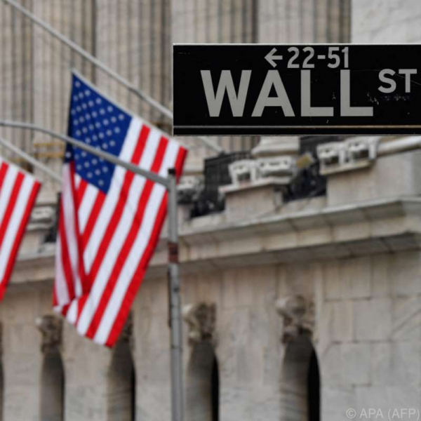 US economy grew slightly faster than expected in the fall
