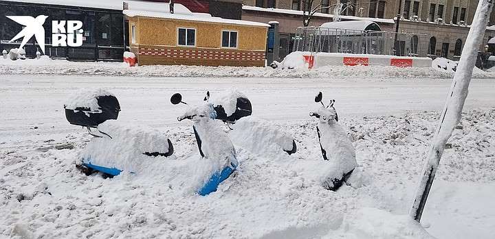 Washington and New York covered with snow