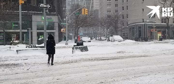 Washington and New York covered with snow