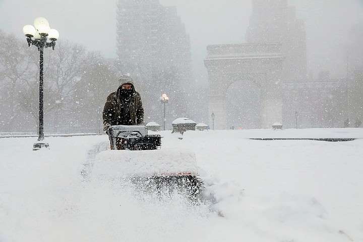 Washington and New York covered with snow