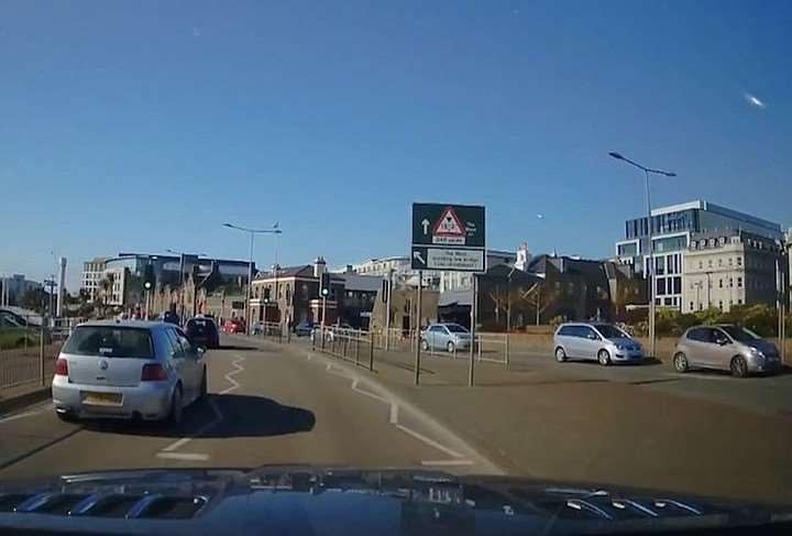 The British are scared: a car roars through the sky with a roar