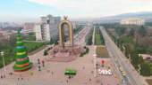 Armenian President Armen Sarkissian laid flowers at the Heroes Memorial in Tbilisi