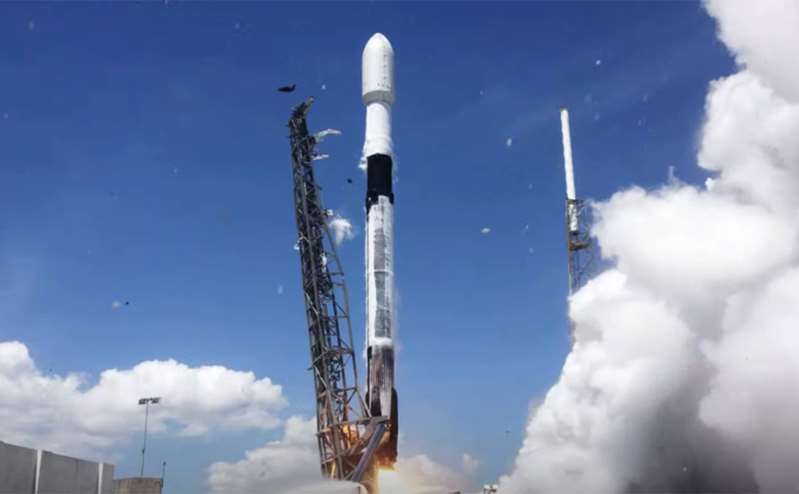 SpaceX Launches Booster Rocket with 60 Starlink Satellites