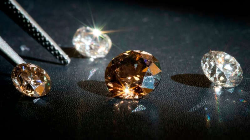 Pandora will replace natural diamonds with imitation diamonds