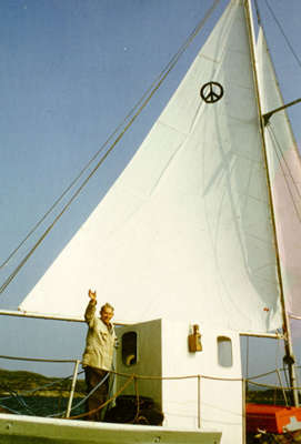 Sailed to nowhere. How a lone sailor tried to prevent a nuclear war, but disappeared without a trace