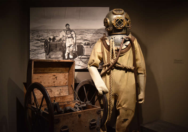What the first wetsuits looked like (scary photos)