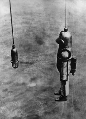 What the first wetsuits looked like (scary photos)