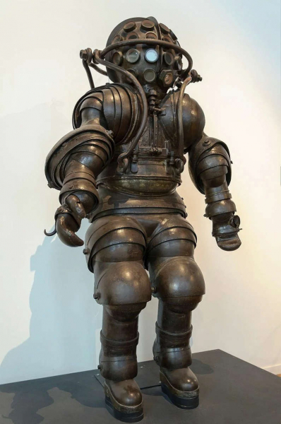 What the first wetsuits looked like (scary photos)