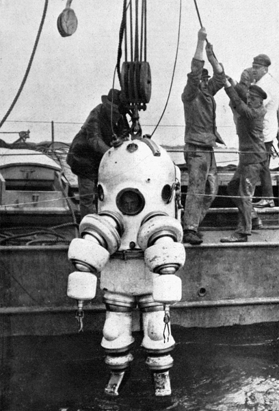 What the first wetsuits looked like (scary photos)
