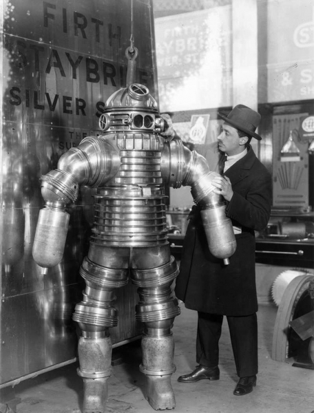 What the first wetsuits looked like (scary photos)