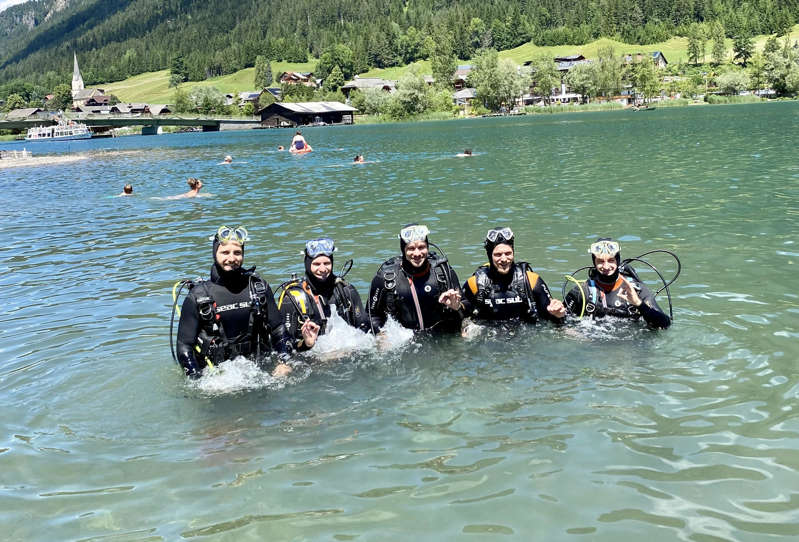 The ÖSV slalom stars in diving: great overcoming under water