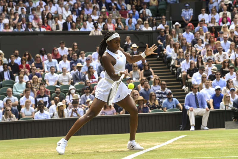 Wimbledon: Federer, Zverev and Berrettini move into the round of 16