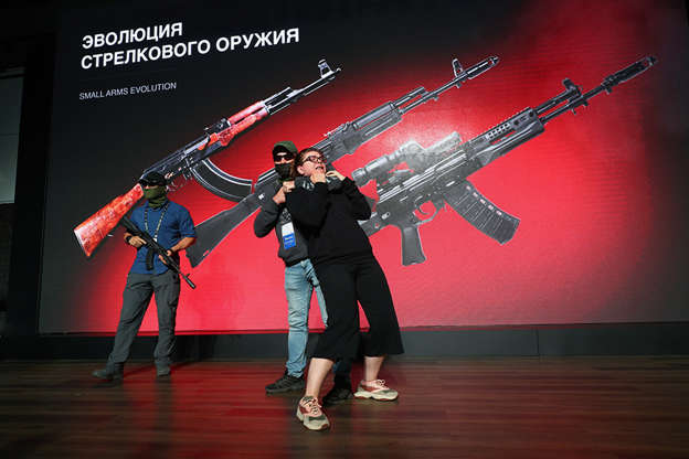 Kalashnikov showed new missiles and a submachine gun for pilots