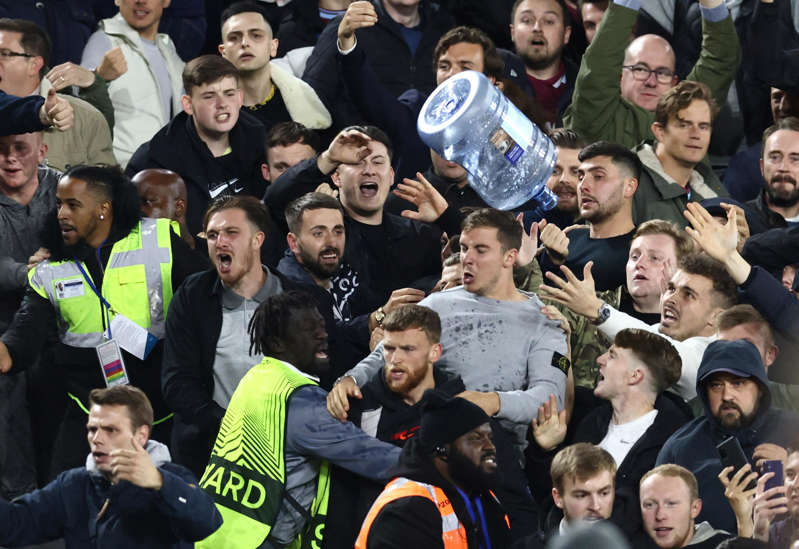 British media shoot hard at Rapid fans