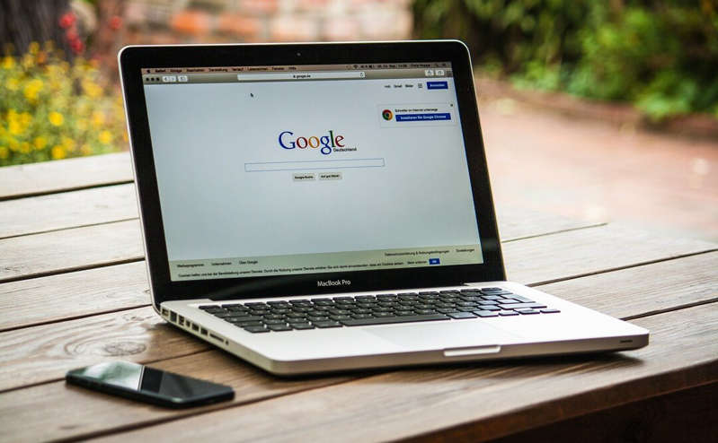 Roskomnadzor spoke about plans for fines for Google and slowing down Twitter