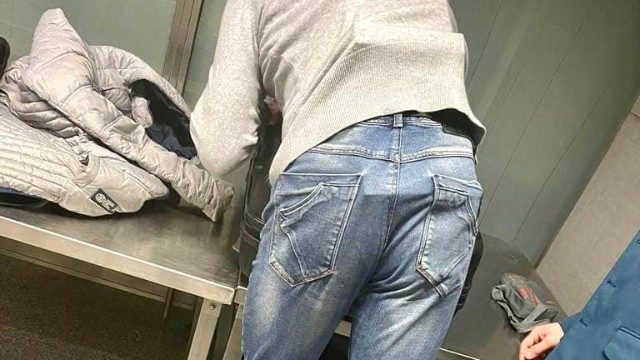 Like a ninja turtle: a Ukrainian brought six iPhones strapped to his body from the UAE