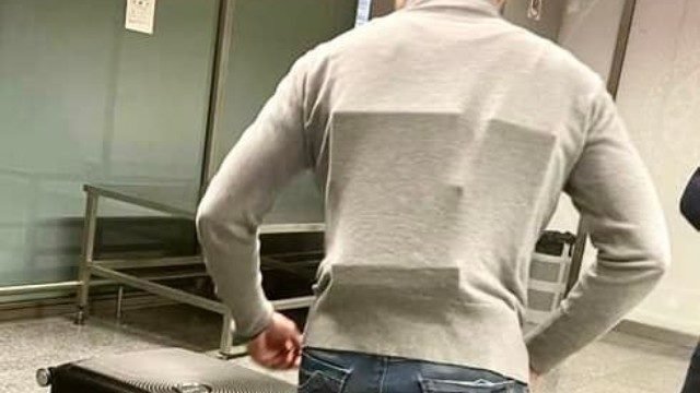 Like a ninja turtle: a Ukrainian brought six iPhones strapped to his body from the UAE