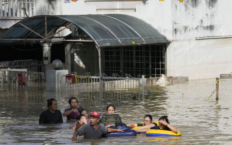  Entire cities have gone under water: Malaysia suffers from severe floods (photo) 