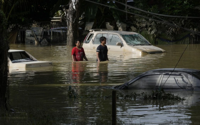  Entire cities have gone under water: Malaysia suffers from severe floods (photo) 