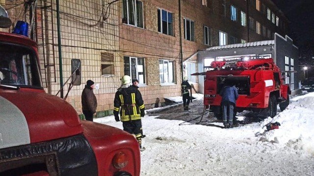 Dead patients, injured doctors, candle for peace: all the details of the fire in a hospital in Kosovo