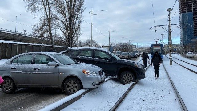  Tram traffic is blocked in Kiev due to an accident 