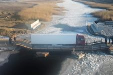 Under Mykolayiv, a truck drowned a pontoon site and blocked the passage