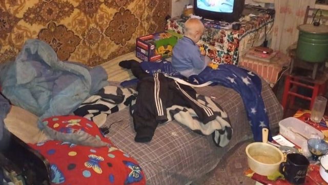 Sat in the company of drunken men: a three-year-old boy was seized in the Kharkiv region