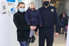 Sat in the company of drunken men: a three-year-old boy was seized in the Kharkiv region