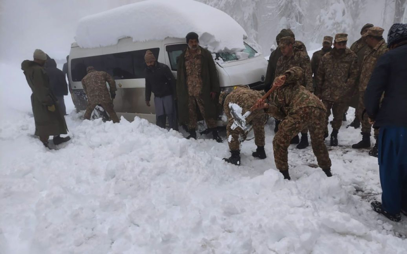  Death at the resort : more than 20 people died in cars during snowfall in Pakistan (photo) 
