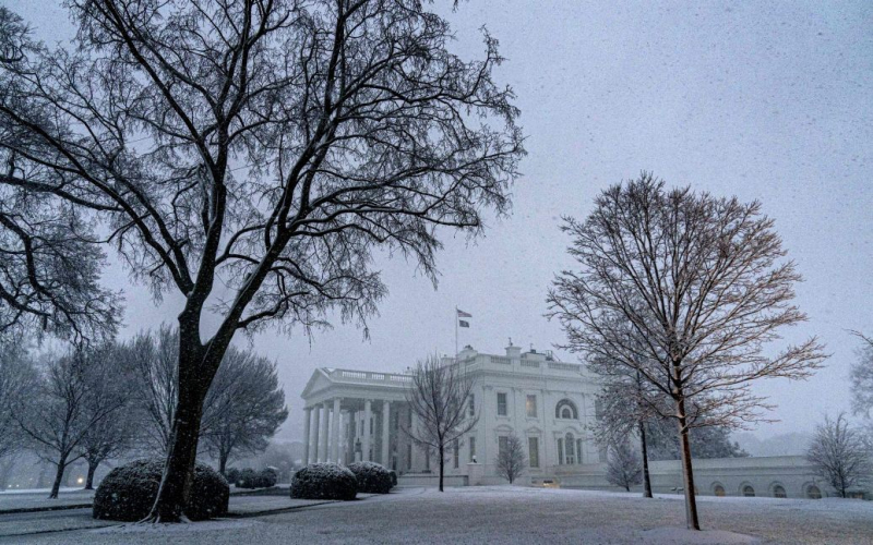 USA covered snow storm: five people died, hundreds of accidents occurred 