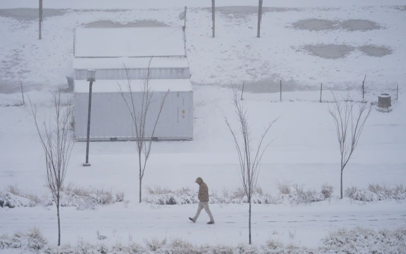 USA covered snow storm: five people died, hundreds of accidents occurred 
