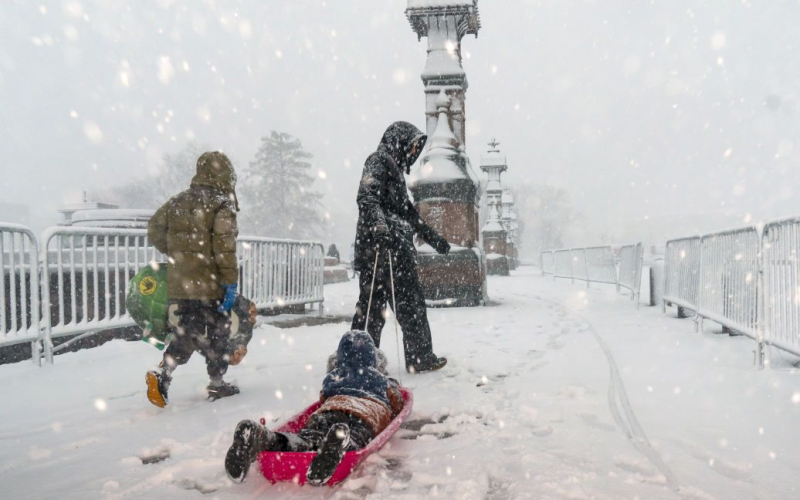 USA covered snow storm: five people died, hundreds of accidents occurred 