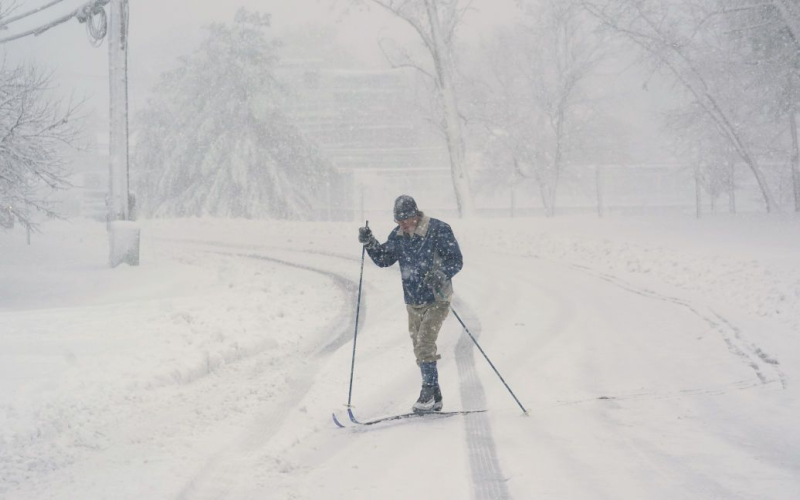 USA covered snow storm: five people died, hundreds of accidents occurred 