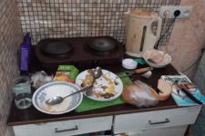 Ate with neighbors and slept on a dirty floor: a 12-year-old son was seized from a Kharkov woman