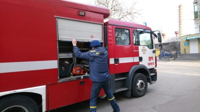 Two shells hit: SBU building on fire in Chernihiv