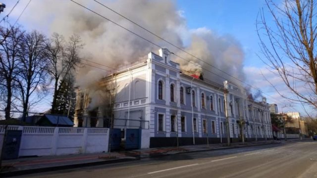 Two shells hit: SBU building on fire in Chernihiv