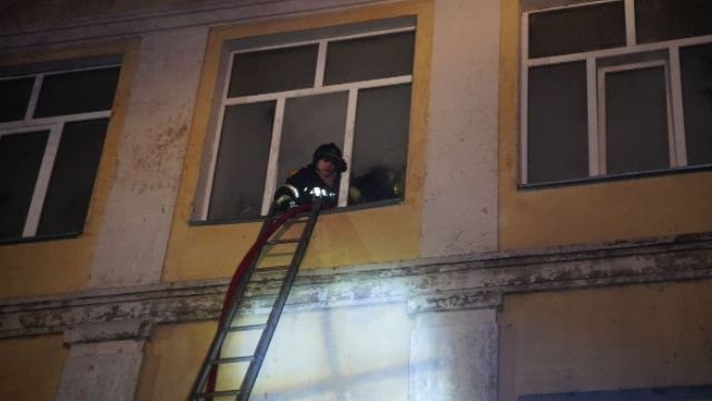 Fire in the Kiev Gymnasium of Oriental Languages: 2 thousand square meters burned down m of roof