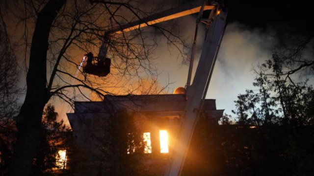 Fire in the Kiev Gymnasium of Oriental Languages: 2 thousand square meters burned down m of roof