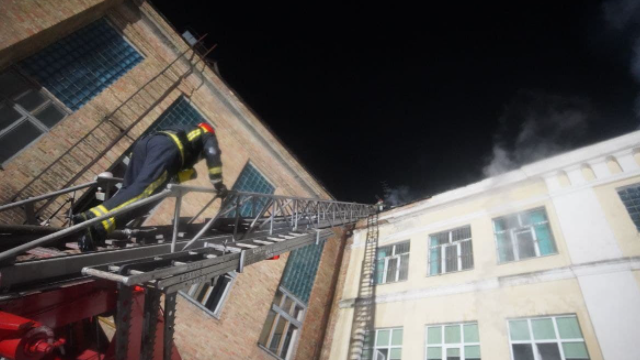 Fire in the Kiev Gymnasium of Oriental Languages: 2 thousand square meters burned down m of roof