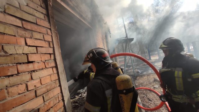 Rocket attack on high-rise buildings and garages in Kyiv: two dead, some injured