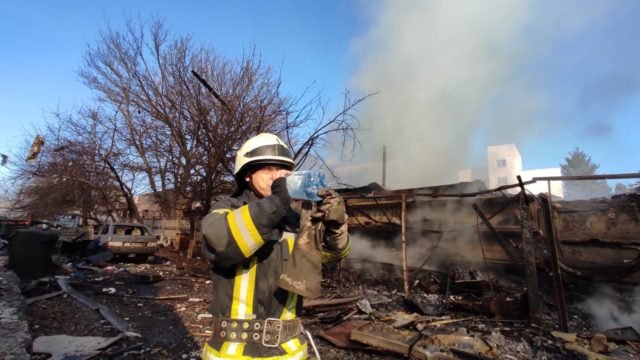 Rocket attack on high-rise buildings and garages in Kyiv: two dead, some injured