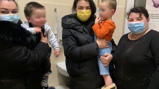 Broken toys and mountains of cigarette butts in the kitchen: two sons were taken away from the mother in Kharkov