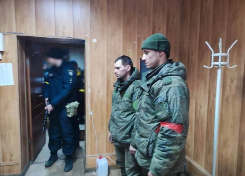 Hungry marauders: Ukrainians detained 10 Russian soldiers in Akhtyrka