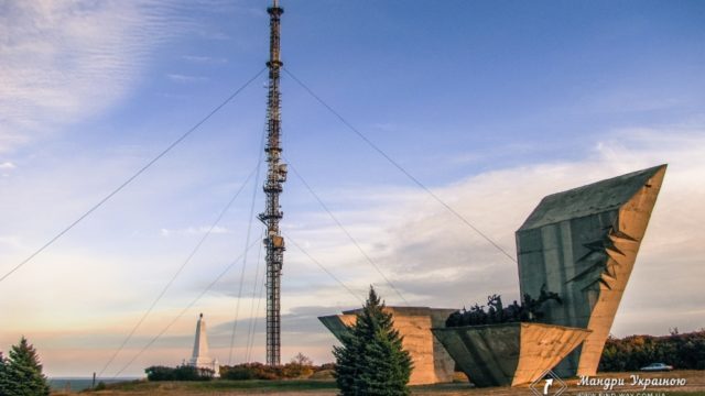 Like the Nazis in 1943: the Russian Federation shelled a mountain near Izyum, destroyed the World War II memorial