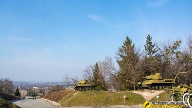 Like the Nazis in 1943: the Russian Federation shelled a mountain near Izyum, the World War II memorial was destroyed