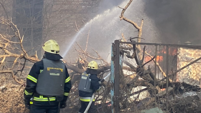 A truck and two buildings caught fire in Obolon: consequences of enemy shelling of Kyiv